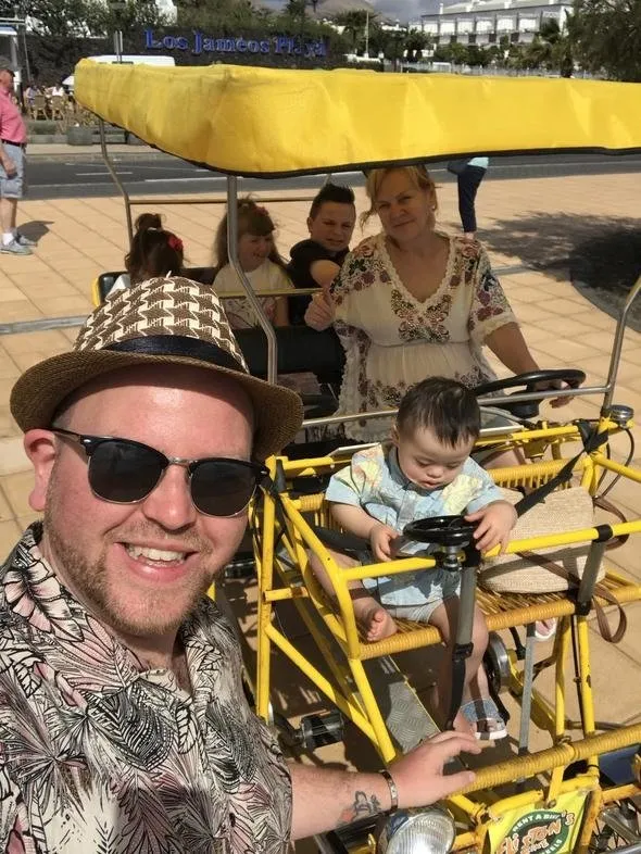 Engelli 4 çocuğu yanına alıp...