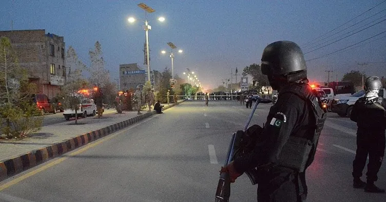 Pakistan’da bombalı saldırı: 7 ölü