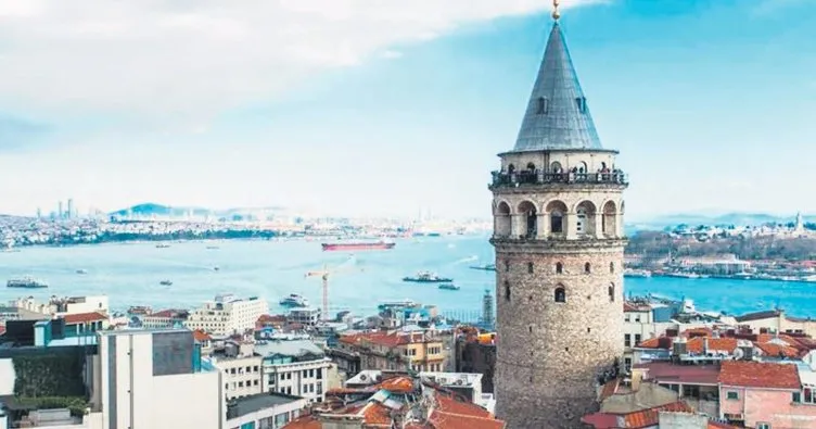 İstanbul’da bir serseri delikanlı Galata Kulesi