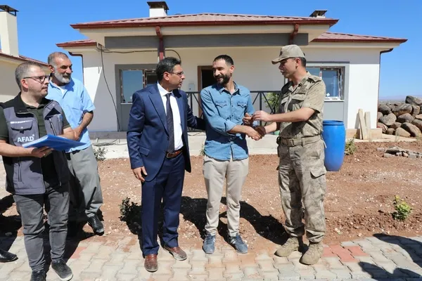 sanliurfada-deprem-konutlari-hak-sahiplerine-teslim-edildi-1758730629911.jpg
