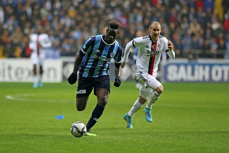 son-dakika-mario-balotelli-yunus-akgunu-dovdu-mu-adana-demirspor-baskani-murat-sancak-acikladi-1652514184049.jpg