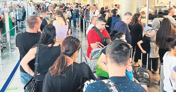 Stuttgart havaalanı’nda yolcular perişan oldu
