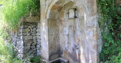 Yomra’da yapılan yol kazı çalışmalarında pişirilmiş topraktan tarihi 500 metrelik su hattı çıktı #trabzon