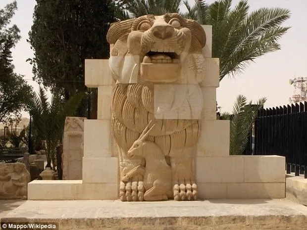 IŞİD Palmira’da tarihi eserleri balyozlarla yok ediyor