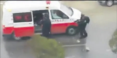 Terör devleti İsrail ambulanstaki yaralıları tutukladı - 1