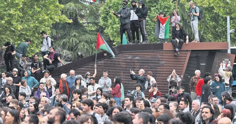 Dünyanın tüm öğrencileri İsrail’e karşı ayakta