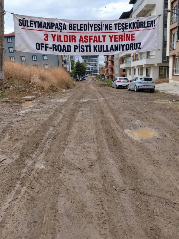 suleymanpasada-vatandastan-pankartli-sitem-3-yildir-off-road-pisti-kullaniyoruz-1791186553371.jpg