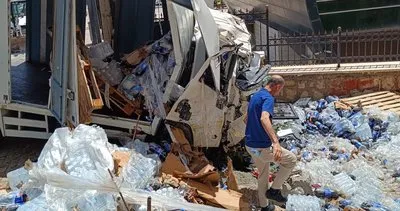 Freni boşalan kamyonet takla attı #sirnak