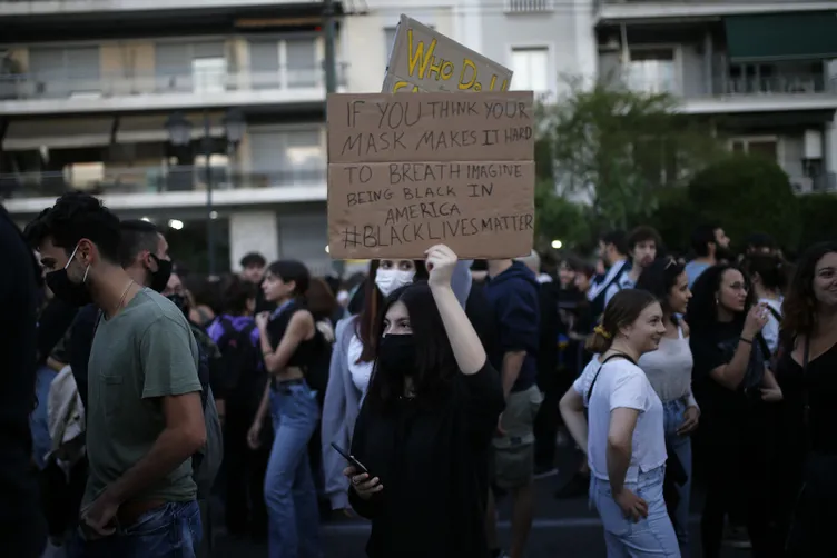 Son dakika: Yunanistan'da sokaklar karıştı! Amerika'daki George Floyd öfkesi Komşu'ya da sıçradı...