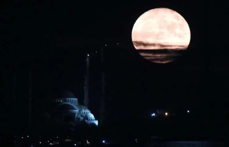 Ay tutulması Türkiye saati ile  kaçta izlenebilecek ?