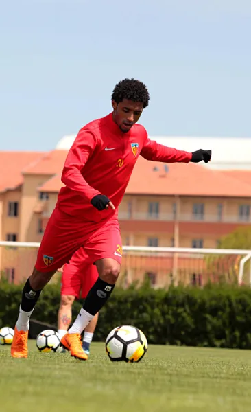 ’4 Büyükler’in gözdesi Ryan Mendes