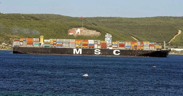 Dev konteyner gemisi Çanakkale Boğazı’ndan geçti