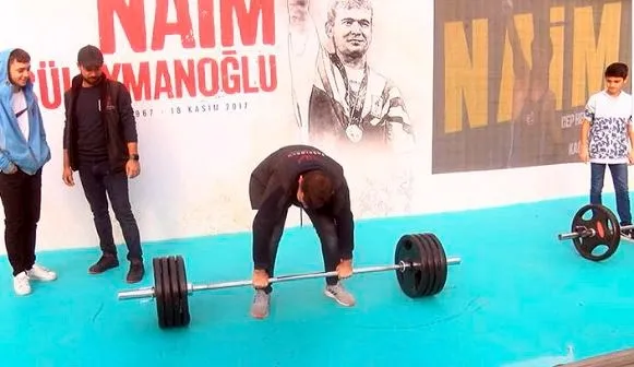 naim-suleymanoglu-vefatinin-5-yilinda-halter-denemeleri-ile-anildi-1668783049392.jpeg