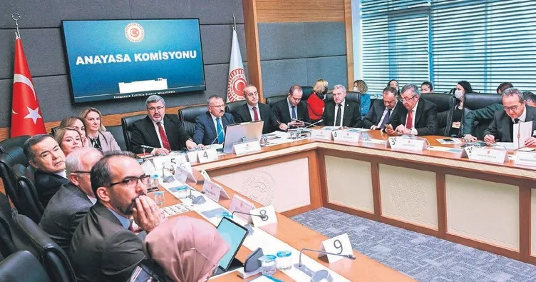 CHP ve İyi Parti’den başörtüsü firarı