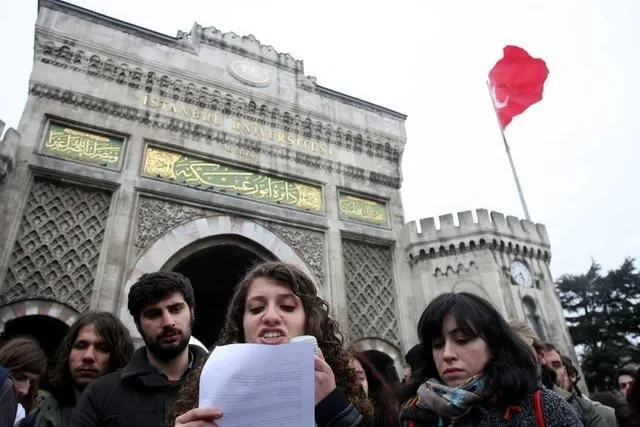 İstanbul Üniversitesi karıştı