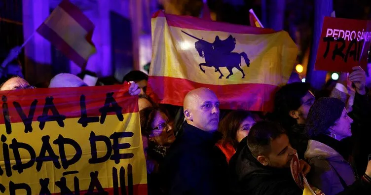 İspanya’da aşırı sağcılar Katalanlara af girişimine karşı sokaklara döküldü