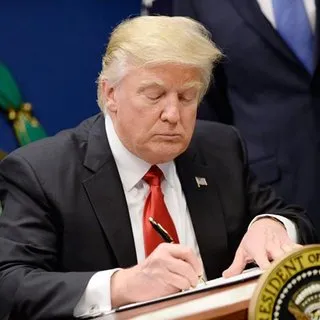 Trump Çinli şirketin yeniden açılmasına izin verdi