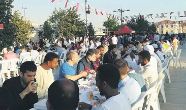 İlk kahvaltı cami avlusunda