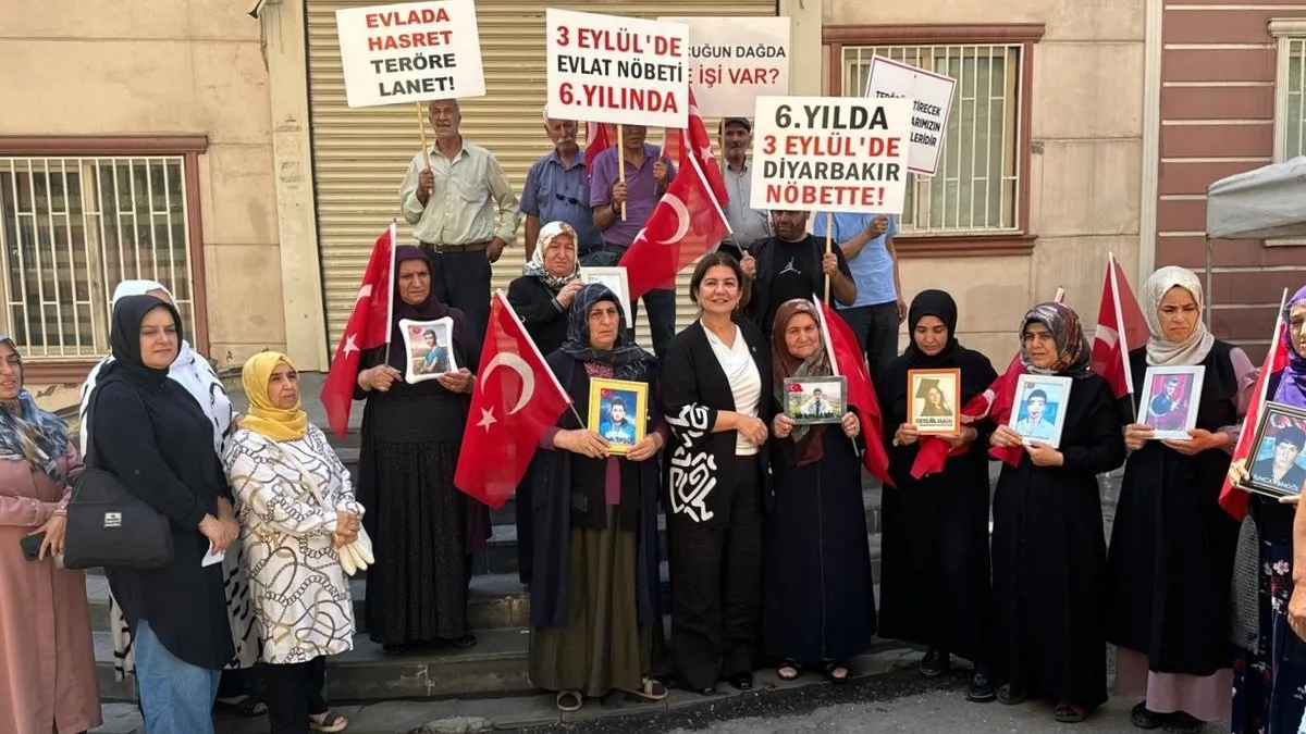 AK Partili kadın milletvekilinden annelere destek ziyareti