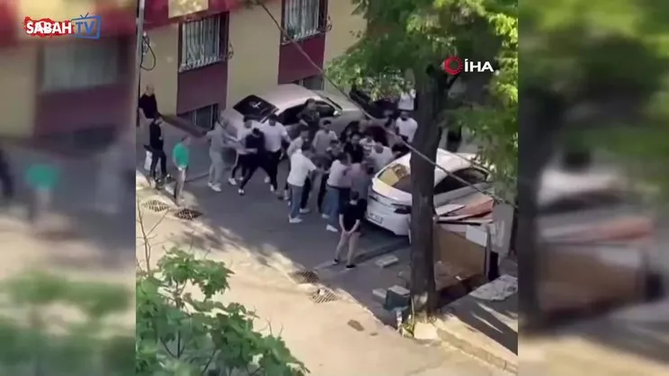 Esenyurt'ta kapıları zorlayan madde bağımlısına meydan dayağı kamerada | Video