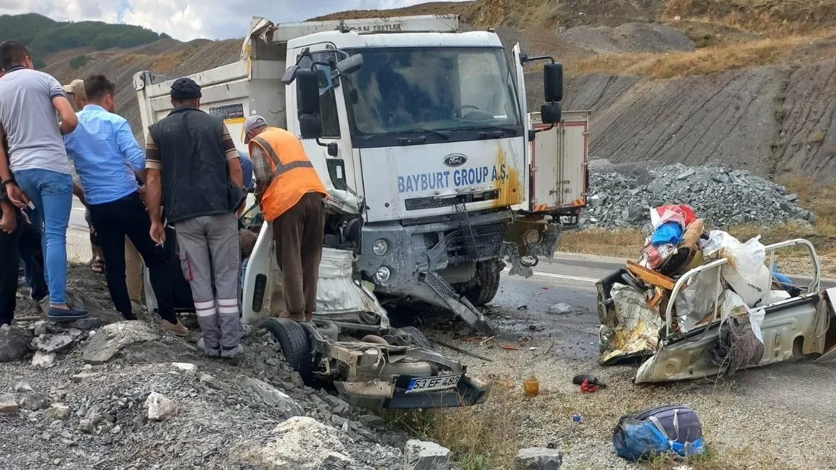 Erzurum'da feci kaza: 3 ölü, 2 yaralı