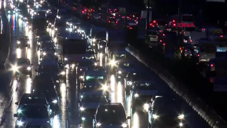 İstanbul'da haftanın ilk iş gününde trafik yoğunluğu