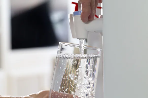 su-sebili-kullananlar-dikkat-rotovirus-norovirus-hepatit-a-bulasiyor-sakin-bunu-yapmayin-1721029470155.jpg