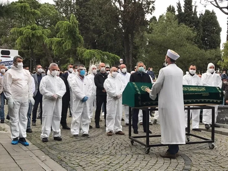 Koronavirüs nedeniyle hayatını kaybeden İlahiyatçı Yazar Ömer Döngeloğlu son yolculuğuna uğurlandı
