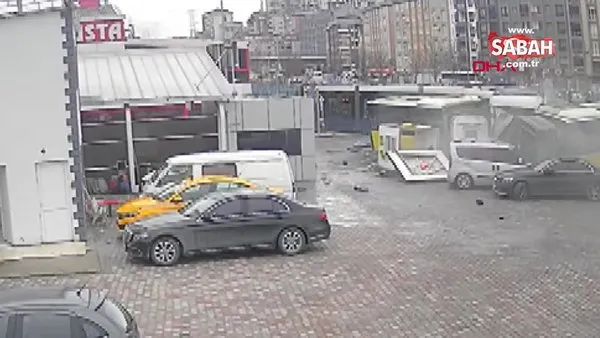Alibeyköy'de İETT otobüsü ile tramvayın çarpıştığı kaza kamerada | Video