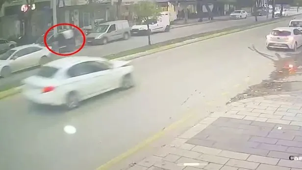 sakarya2da-dehset-anlari-otomobilin-carptigi-kadin-oldu-1761399781869.jpg