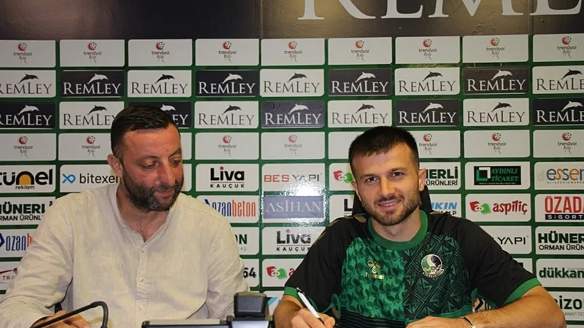 Sakaryaspor, Trabzonspor'dan Murat Cem Akpınar'ı transfer etti