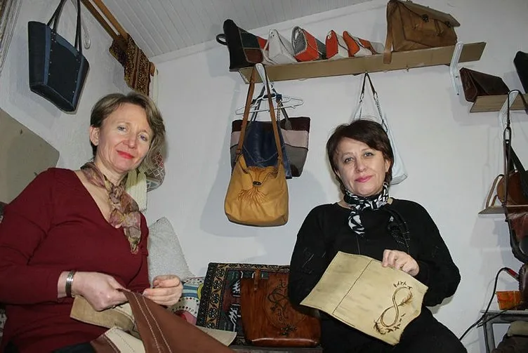 Girişimci iki kadın 3 kilo mantı parasıyla çanta üreticisi oldu