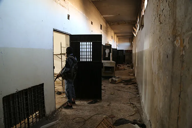 Binlerce sivil kabusu yaşadı: Esad’ın işkence merkezi görüntülendi! İnsanlık onuru orada yok oldu