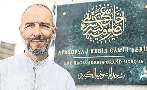 dunyaca-unlu-hattattan-paha-bicilmez-armagan-1792180127249.jpeg