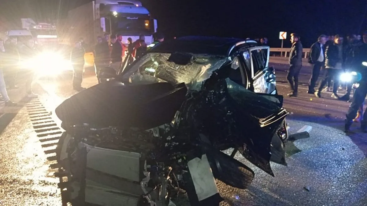 Sivas’ta yolcu otobüsü ile otomobil çarpıştı: 10 yaralı Sivas’ta yolcu otobüsü ile otomobil çarpıştı: 10 yaralı