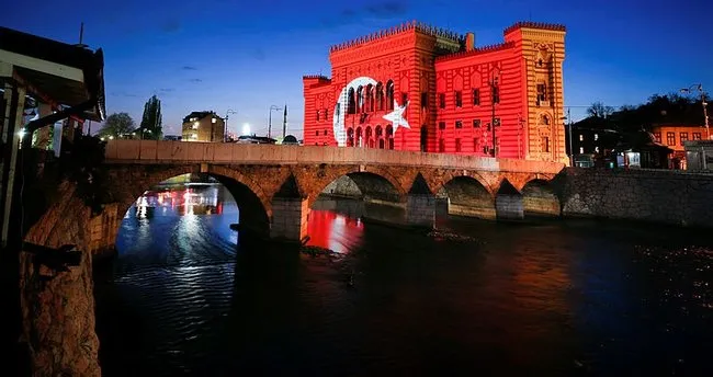 Saraybosna Nin Sembollerinden Vijecnica Turk Bayraginin Renklerine Burundu Dunya Haberleri