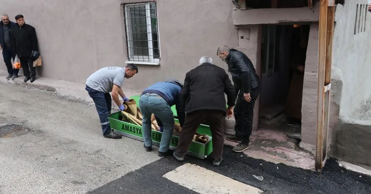 Ya�l� adam evinde �l� bulundu