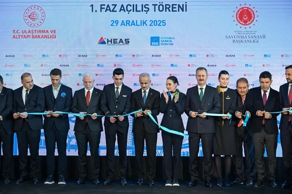 sabiha-gokcen-havalimani-yenilenen-terminal-1-binasi-hizmete-acildi-1767002448530.jpeg