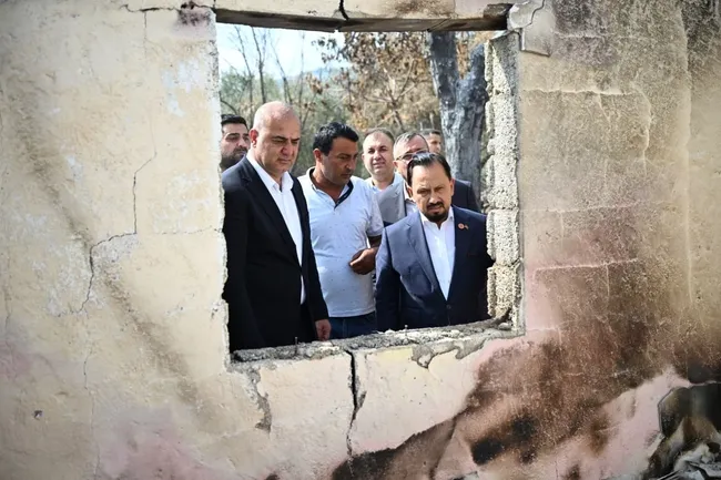 baskan-uludag-ve-mhp-heyetinden-adanadaki-yanginzedelere-destek-ziyareti-1789631319289.jpeg