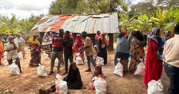 Afrika’da Gıda Dağıtımı yapan Help Yetim, yetimleri sevindirdi