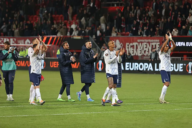 Son dakika haberi: Ömer Üründül’den Twente-Fenerbahçe maçı sonrası sert sözler! Vasat diyerek yorumladı...