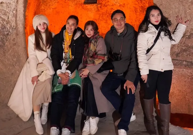 Nişanlısından ayrıldı, soluğu Türkiye'de aldı! Kainat Güzeli bakın aşk acısına çareyi nasıl buldu...