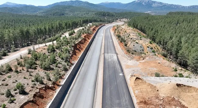 bakan-uraloglu-konya-antalya-arasinda-seyahat-suresi-ile-20-dakika-kisalacak-1788686571513.jpg