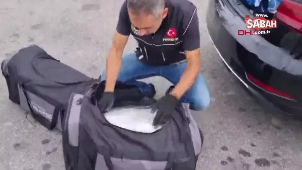 Adana'da durdurulan otomobildeki valizlerden 20 kilo esrar çıktı | Video