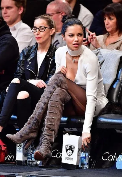 Adriana Lima NBA maçına damga vurdu!
