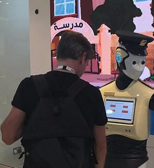 Robot polisler güvenlik gücünün çeyreğini oluşturacak