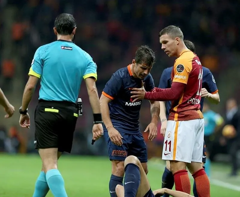 Emre Belözoğlu'ndan yıldız göndermesi