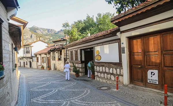 amasyada-bir-mahalle-trafige-kapatiliyor-1719690014133.jpg