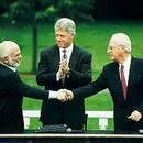 Ürdün Kralı ile İsrail Başbakanı  savaş durumunu sona erdiren deklarasyonu imzaladılar