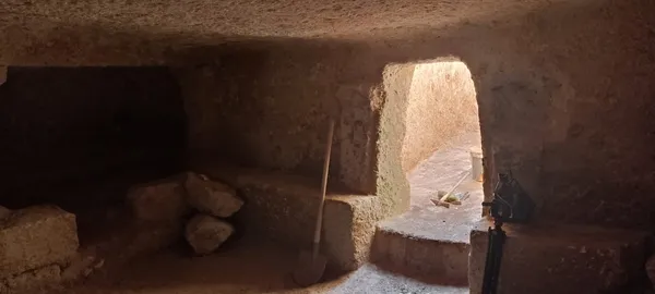 adiyamanda-700-yillik-bir-kaya-mezari-ortaya-cikti-1694001748368.jpg